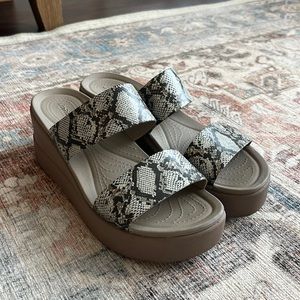 Crocs LiteRide Brooklyn slip on wedges W7 Snake print/taupe